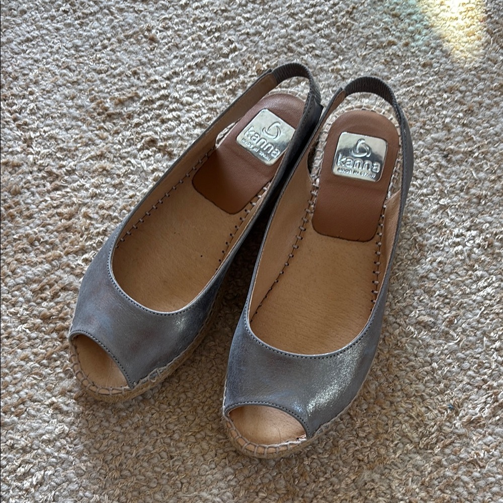 Kanna Silver Slingback Espadrille Flats with Peep-Toe Design